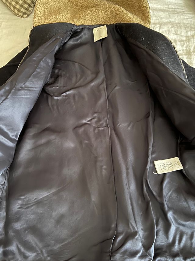 Abrigo marca Sandro