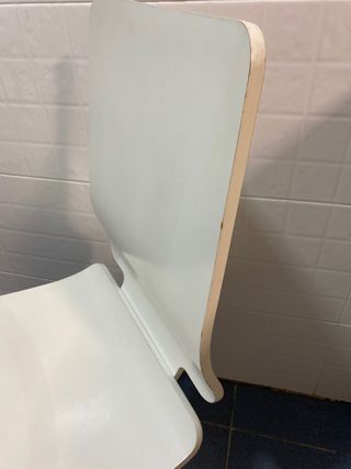 Mesa con cuatro sillas