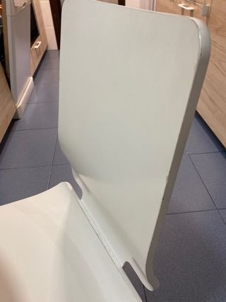 Mesa con cuatro sillas