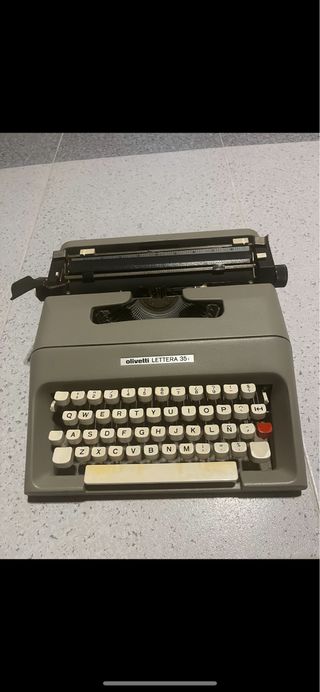 Máquina de escribir Olivetti Lettera 35