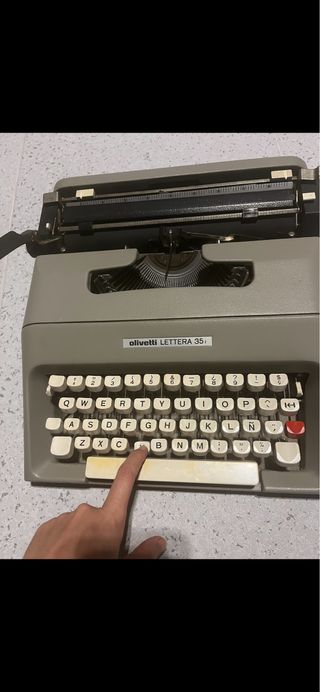 Máquina de escribir Olivetti Lettera 35