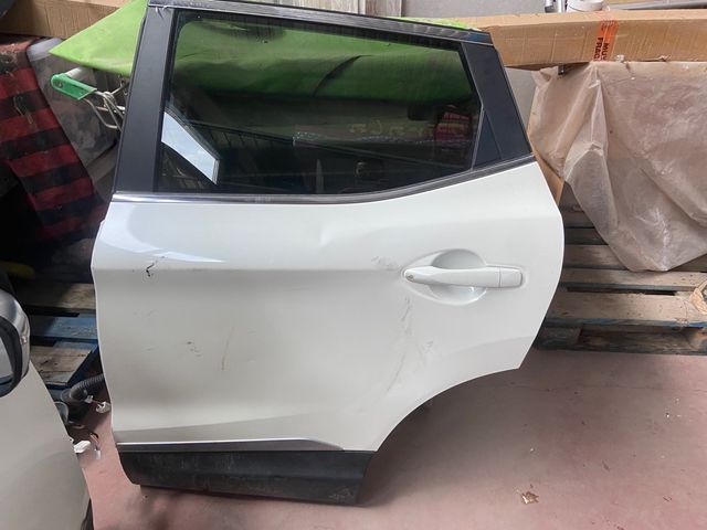 Puerta trasera lado conductor Qashqai J11