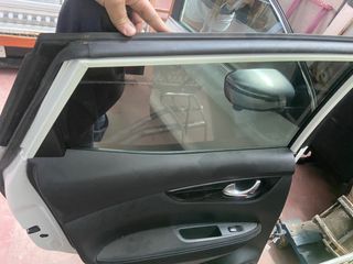 Puerta trasera lado conductor Qashqai J11