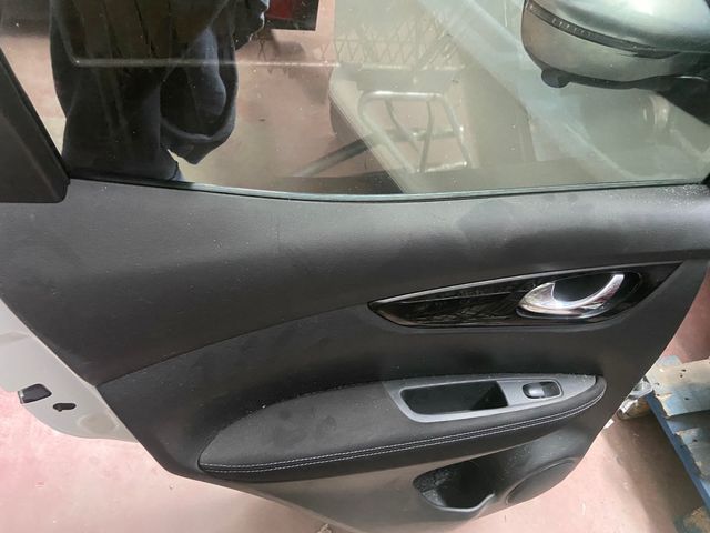 Puerta trasera lado conductor Qashqai J11