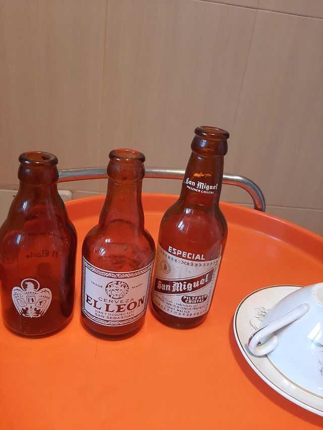 vendo botellas antiguas de cerveza
