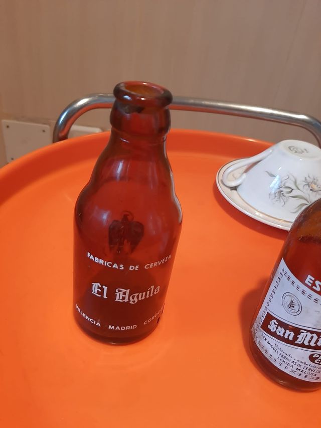 vendo botellas antiguas de cerveza