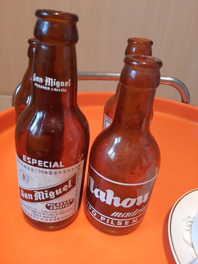 vendo botellas antiguas de cerveza