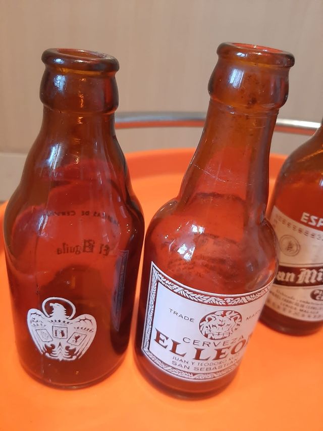 vendo botellas antiguas de cerveza