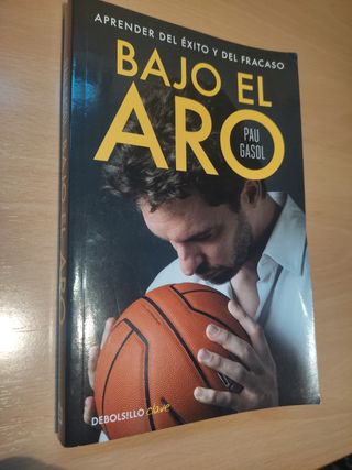 Bajo el aro de Pau Gasol