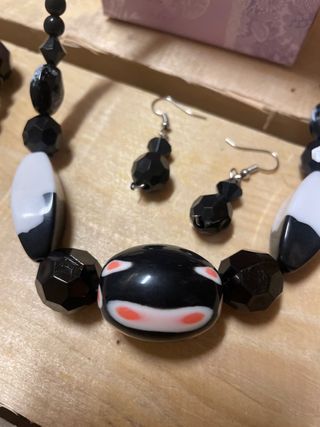 Juego de collar, pulsera y pendientes