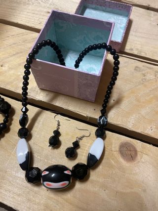 Juego de collar, pulsera y pendientes