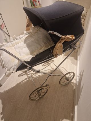 carrito de muñecos antiguo