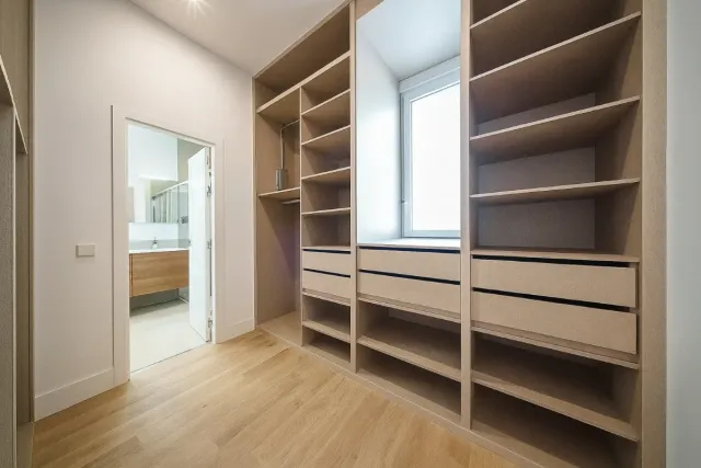 VESTIDORES Y ARMARIOS A MEDIDA