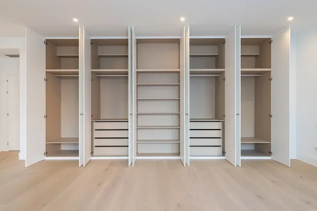 VESTIDORES Y ARMARIOS A MEDIDA