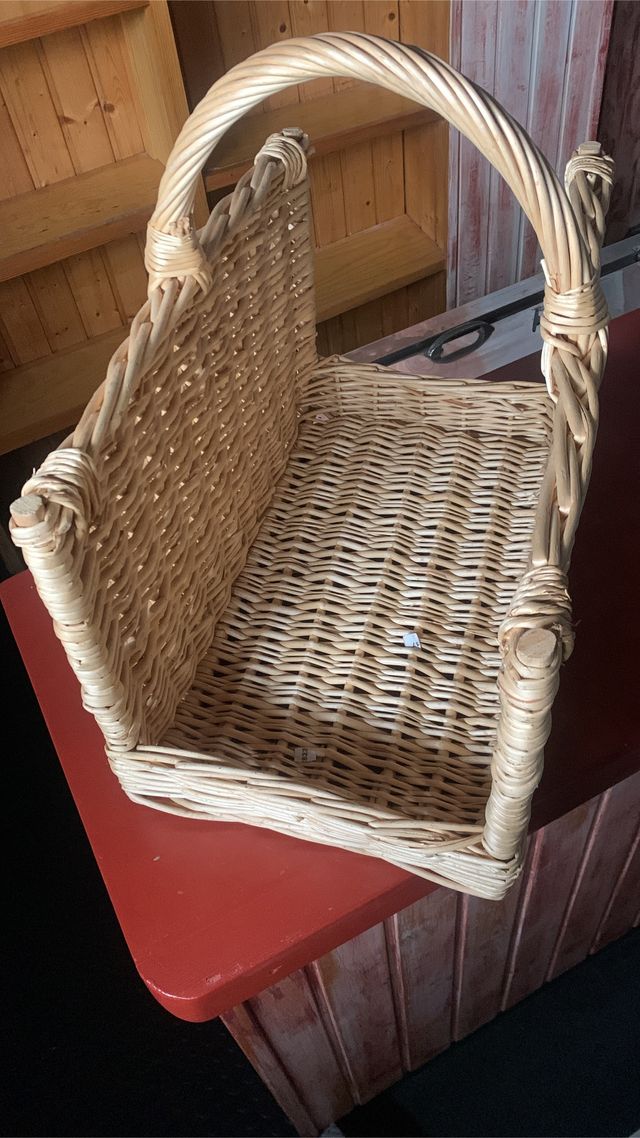 Cesta mimbre para leña