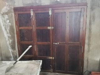 puerta de madera maciza