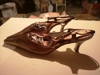 Zapato de piel de tacón bajo, Laura Amat T37