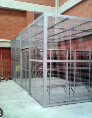 Herrero soldador carpintería metálica