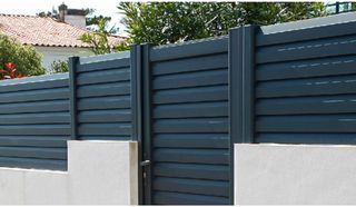 Herrero soldador carpintería metálica