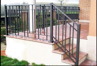 Herrero soldador carpintería metálica