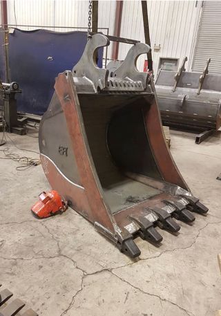 Herrero soldador carpintería metálica