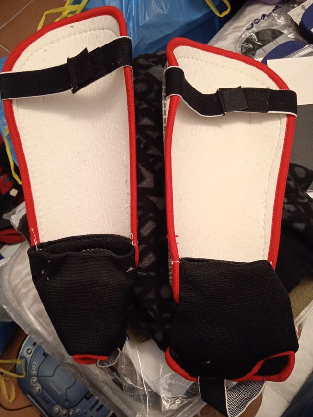 Espinilleras John Smith