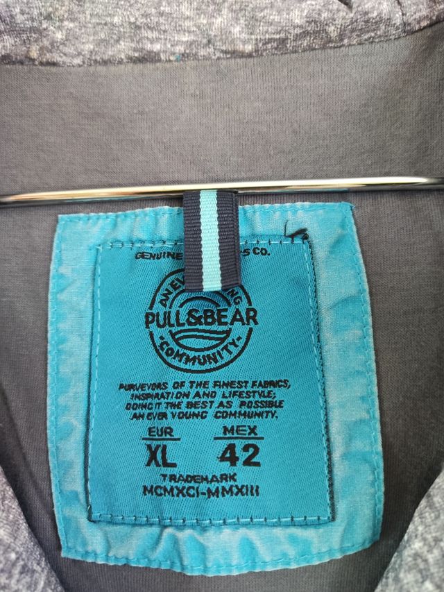 Casaco fino corta vento parca Pull and bear