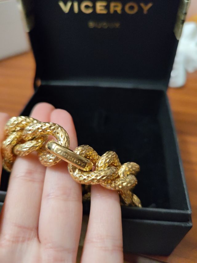 Conjunto de pulsera y colgante de Viceroy