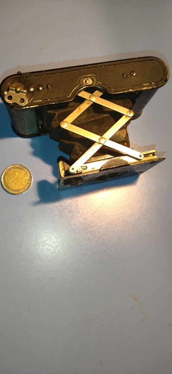 Kodak con funda preciosa y original cuero.