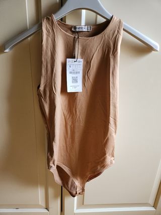 Body a estrenar de Stradivarius talla Xs