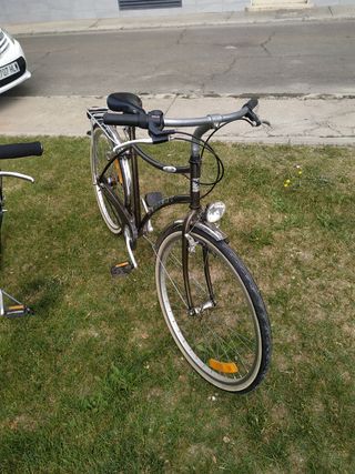 Dos bicicletas de paseo 