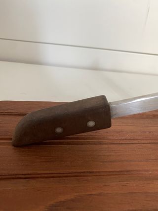 Tabla madera con pincho. Años 70/80 vintage