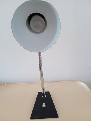 Lampara vintage de mesa.
