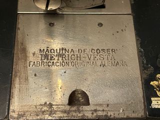 Máquina de coser antigua