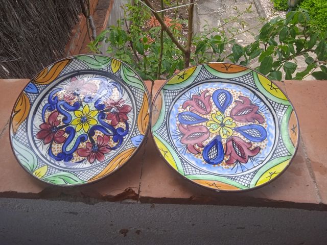 Platos de cerámica pintados a mano para colgar