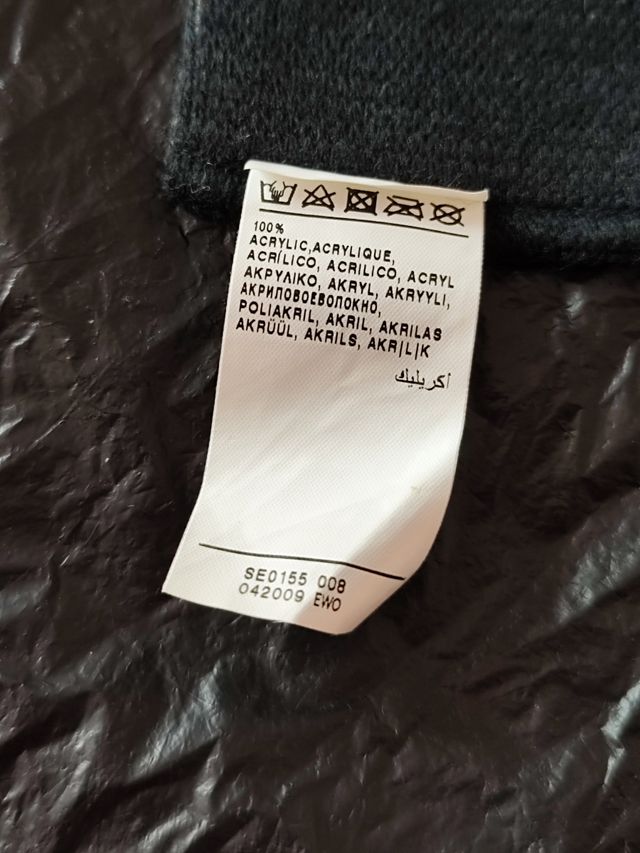 BUFANDA DE FUTBOL DEL HUELVA ANTIGUA Y COTIZADA FRANJAS