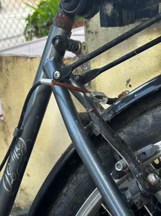 Bicicleta y cestillo. No tiene nada roto.