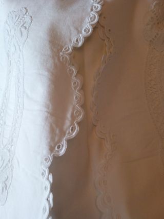 Antiguo juego de sabanas con bordados y bollillo