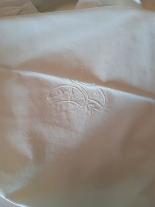 Antiguo juego de sabanas con bordados y bollillo