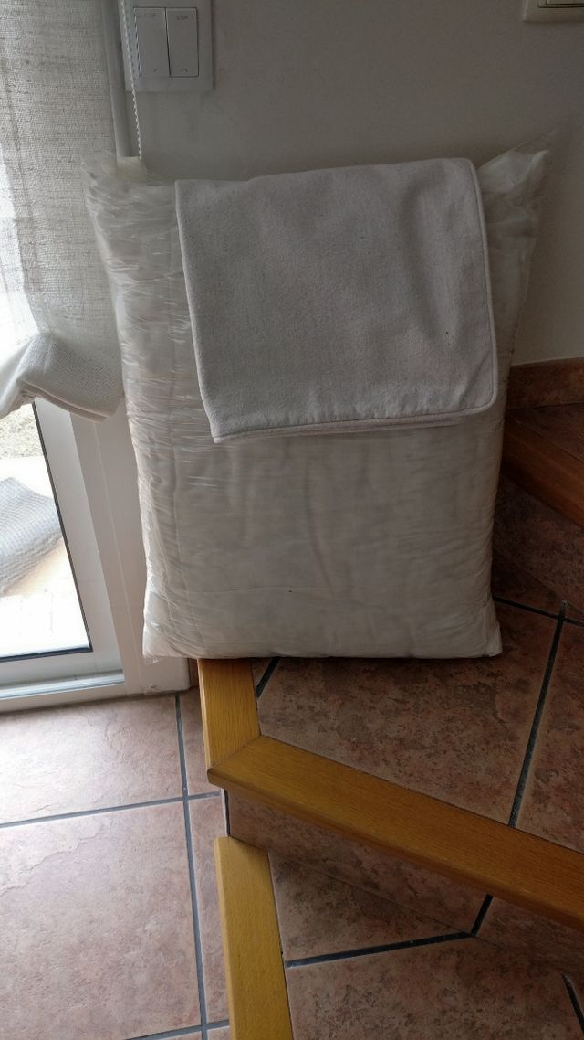 Almofador/Coixí. medidas: 50 x65 com tampa