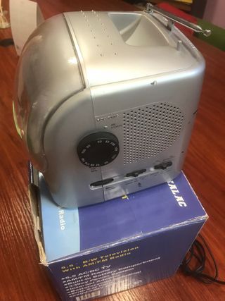 Pequeña televisión portátil vintage