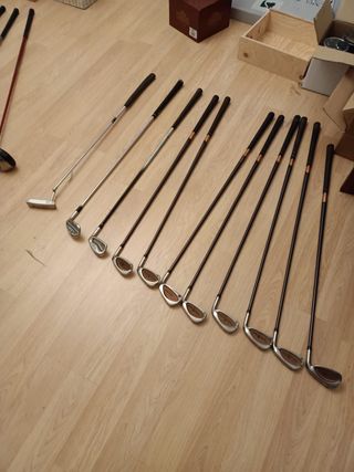 Pack de 17 palos de golf de hombre.