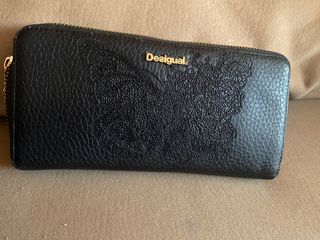 Monedero de desigual negro