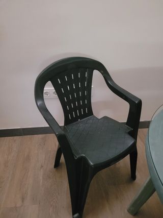 Mesa de exterior y 4 sillas