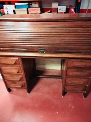 Buró antiguo, de roble.