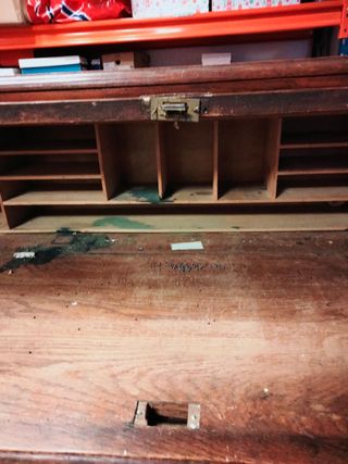 Buró antiguo, de roble.