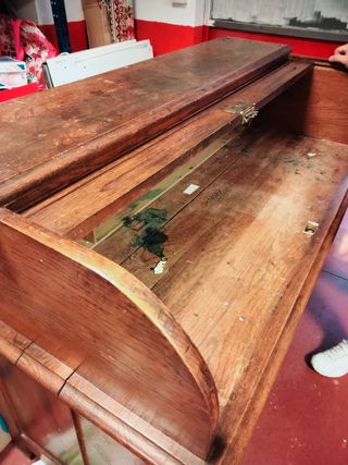 Buró antiguo, de roble.