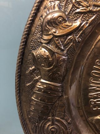 Cargador colgante de latón grande.