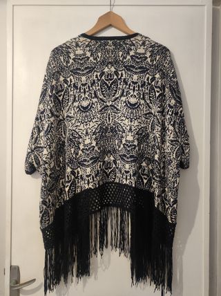 Kimono chaqueta poncho de punto con flecos