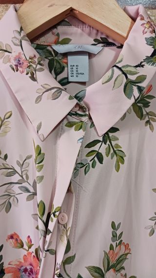 Camisa flores H&M rosa claro
